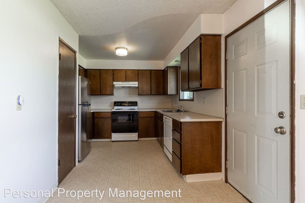 515 Woodside Ter - Photo 3 of 11