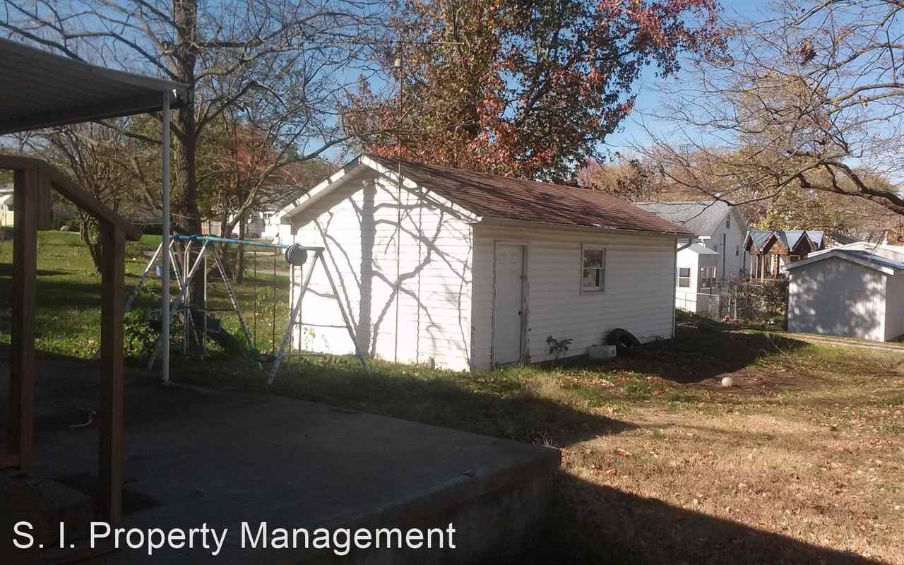 405 Oak St - Photo 2 of 16