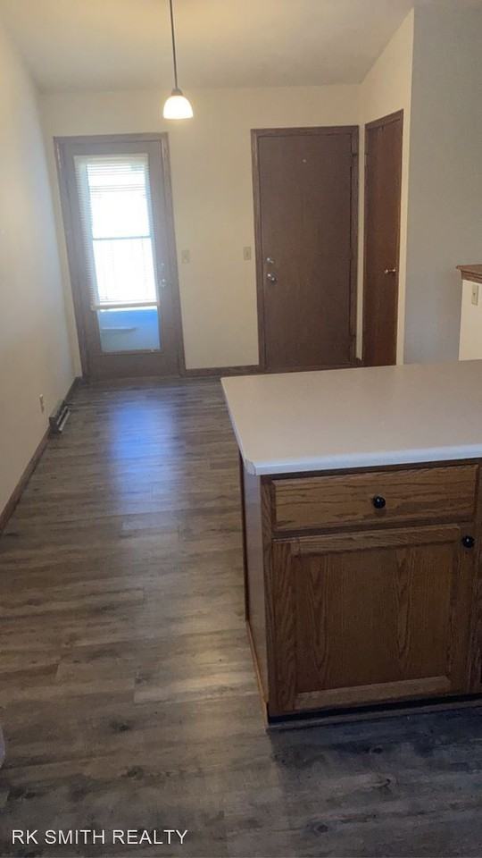 525 Rockshire Dr - Photo 2 of 11