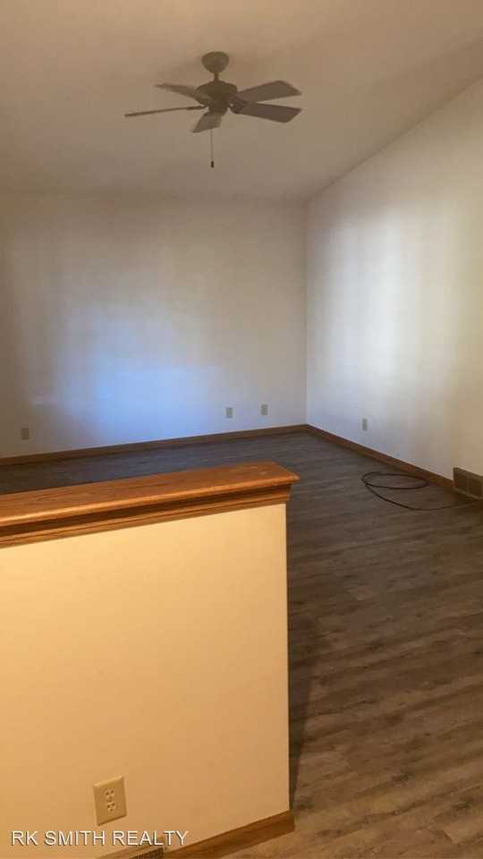 525 Rockshire Dr - Photo 3 of 11