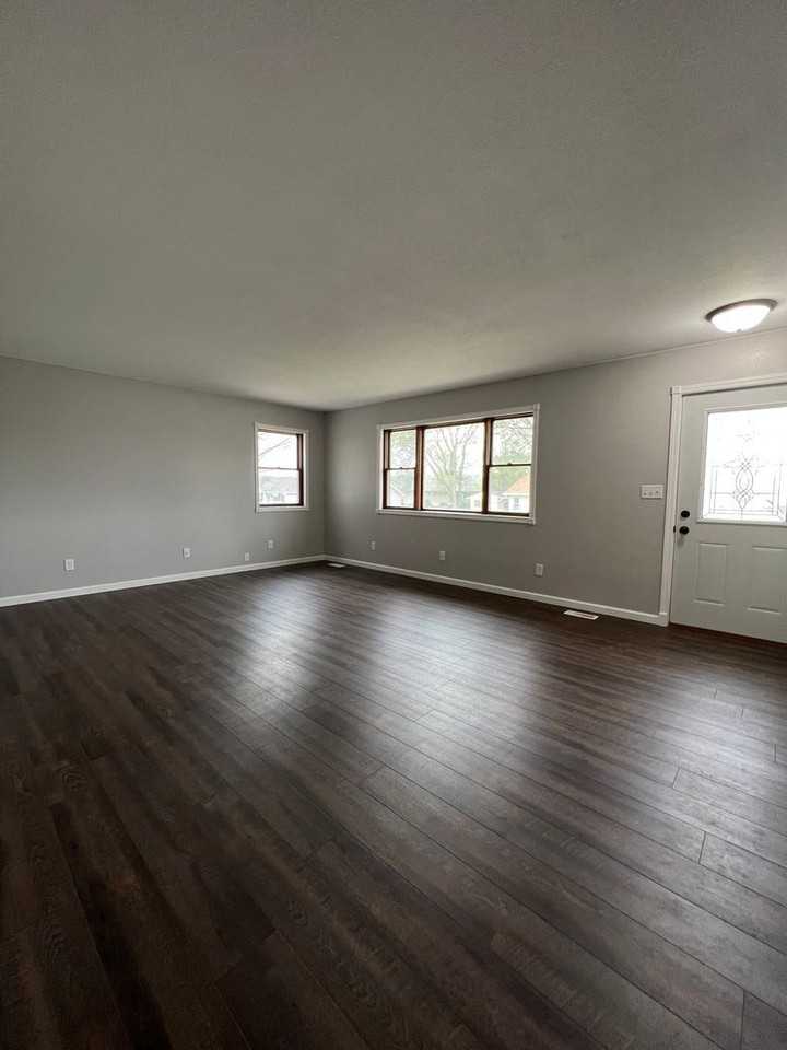 307 S 5th St - Photo 2 of 11