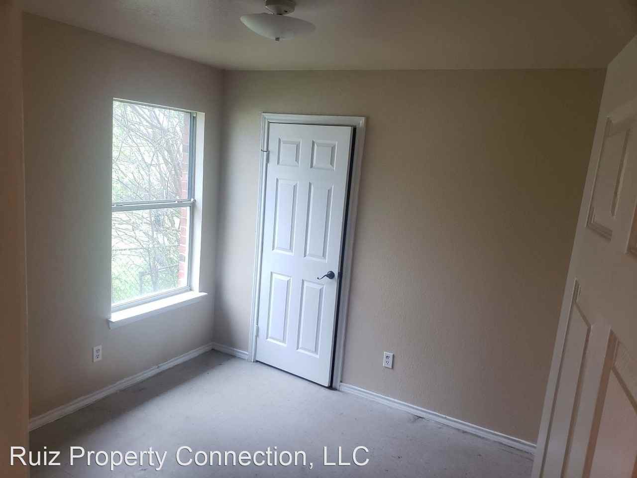 2328 Debra Court Dr - Photo 2 of 10