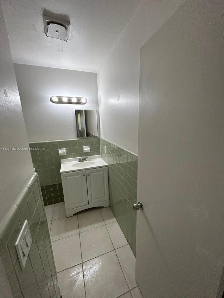 4121 Nw 30th Ter #4 - Photo 3 of 7