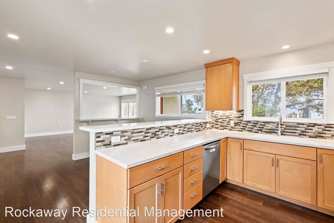 261 Castleton Way - Photo 2 of 32