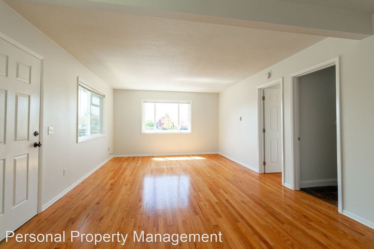 2404 E 13th St - Photo 2 of 7