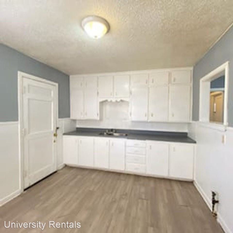 1312 40th St - Photo 3 of 8