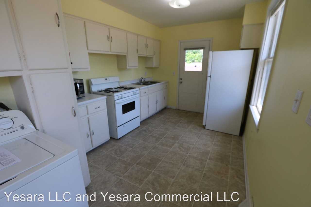 900 and 902 N 4th St - Photo 3 of 11