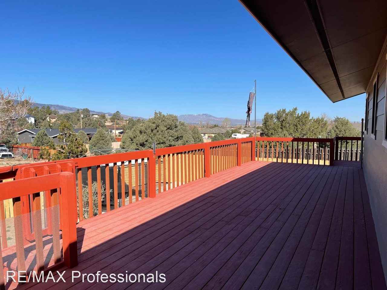 15435 Sylvester Rd - Photo 2 of 22