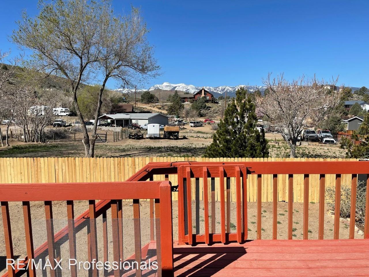 15435 Sylvester Rd - Photo 3 of 22