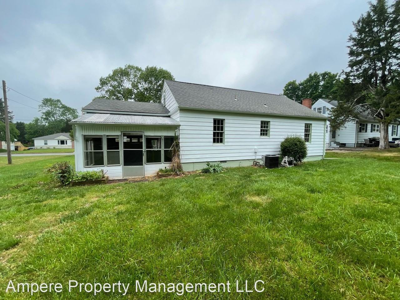 3243 Luther St - Photo 2 of 12