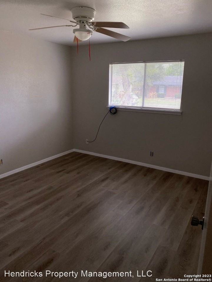 7203 Castle Gate - Photo 2 of 6