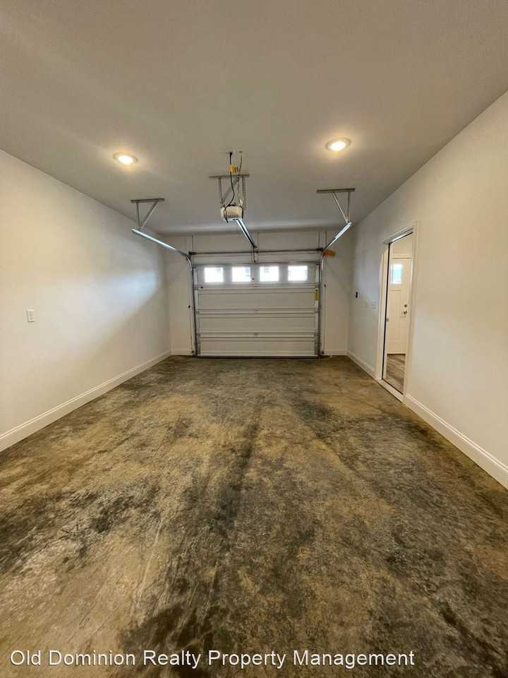 1096 Harvest Ct - Photo 3 of 18