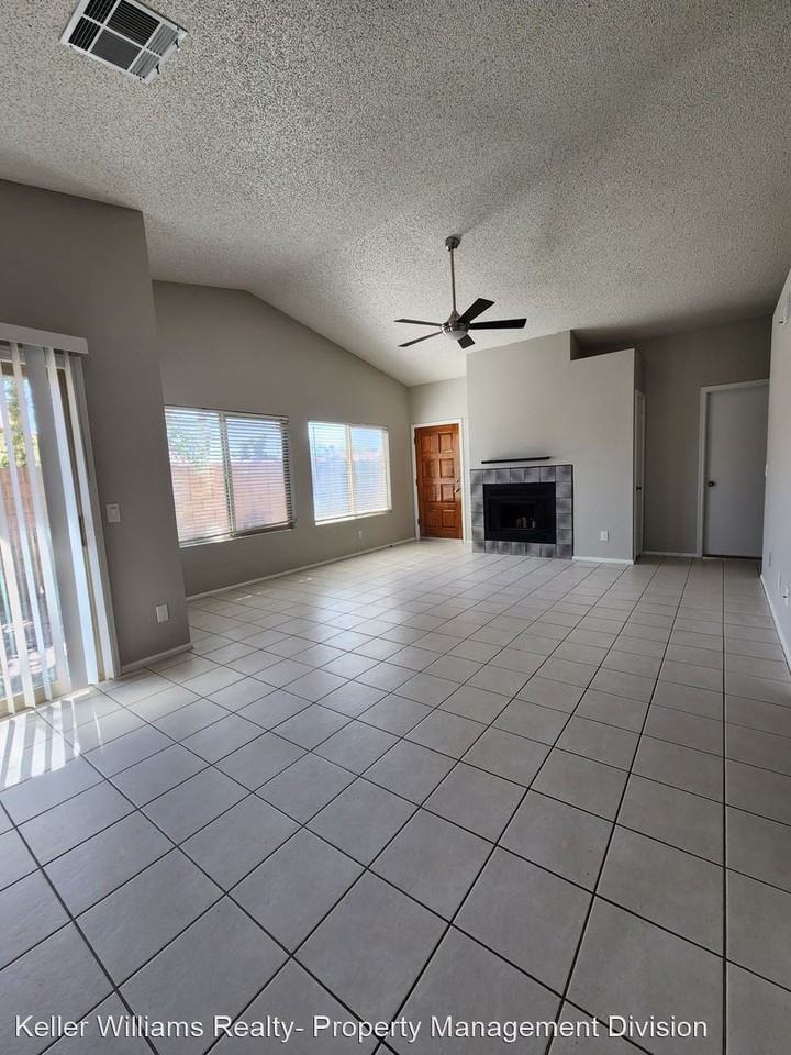 4246 W Gail Dr - Photo 3 of 24