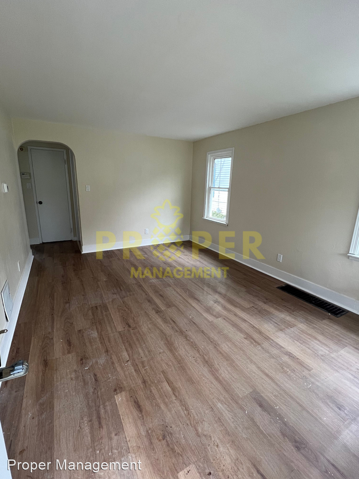 210 Geneva Rd - Photo 3 of 6