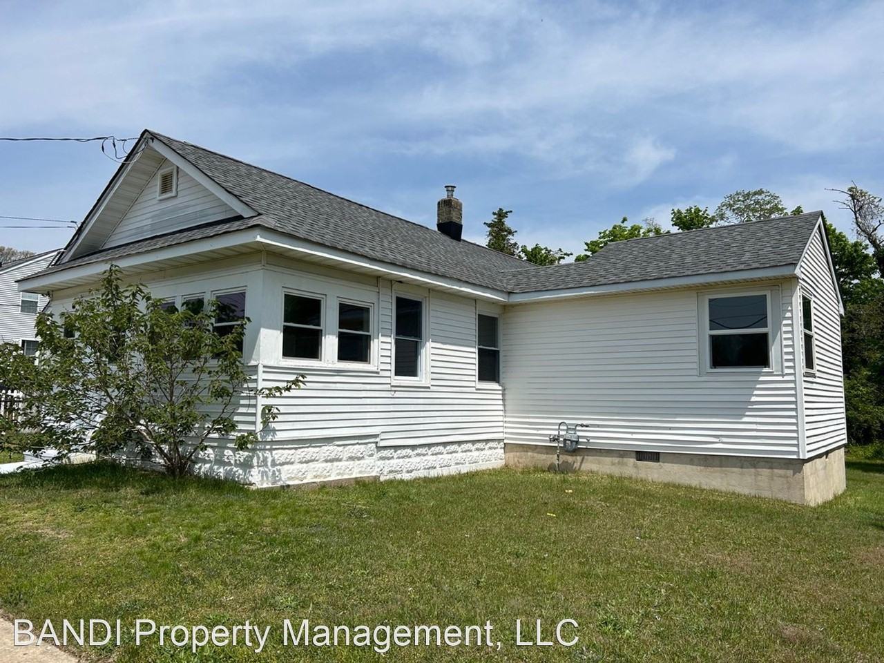 206 E Leeds Ave - Photo 3 of 15