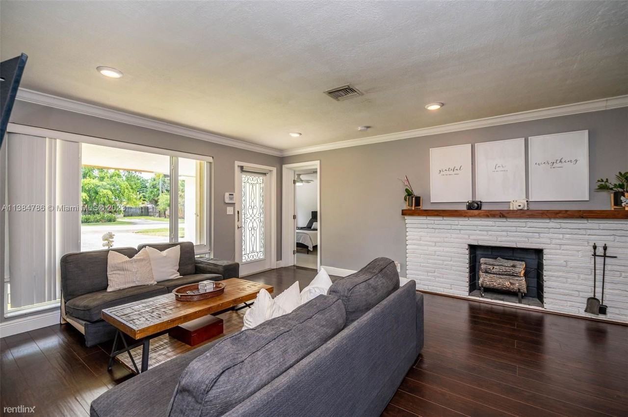 1620 Sw 33rd Ave - Photo 3 of 32