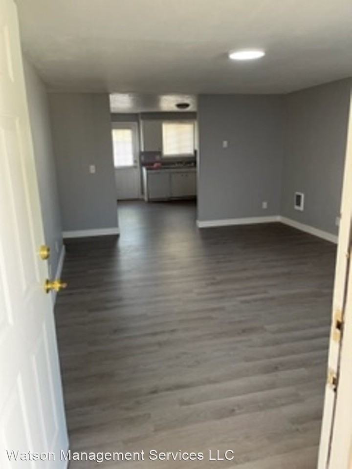 1536 Park Ave Ne - Photo 2 of 17