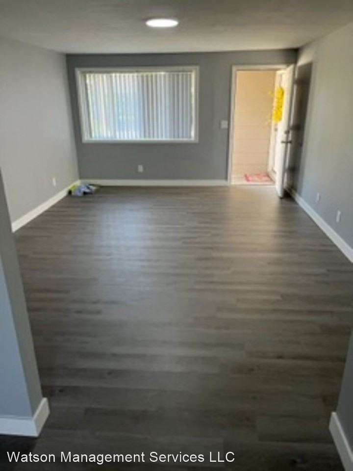 1536 Park Ave Ne - Photo 3 of 17