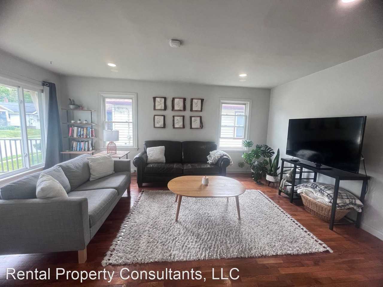 148 Conrad St Ne - Photo 2 of 20