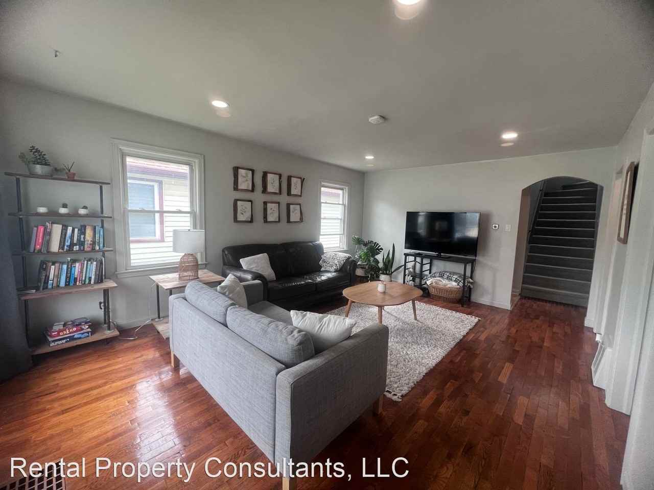 148 Conrad St Ne - Photo 3 of 20