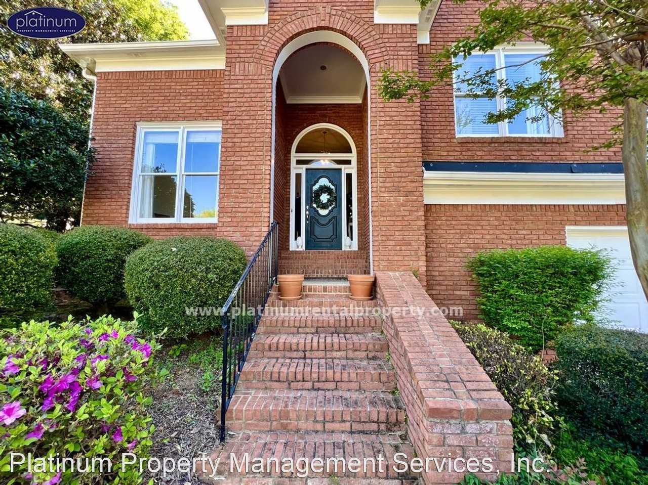 5975 Waterford Pl - Photo 3 of 35