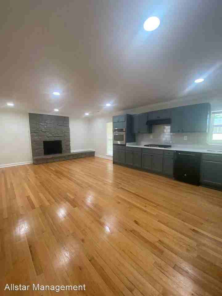 2296 Lovitt Dr - Photo 3 of 25