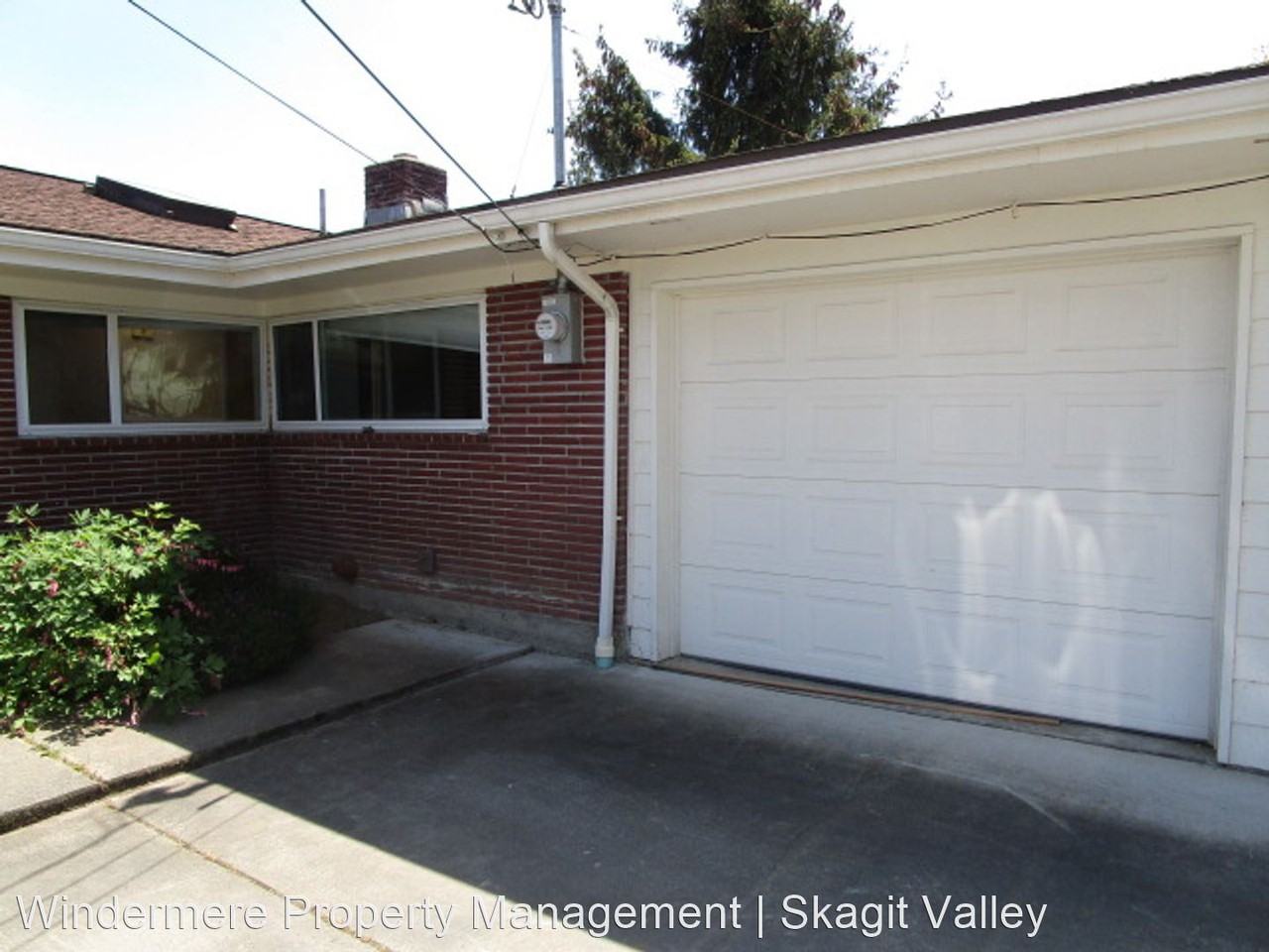 12977 Maple Ave - Photo 2 of 16