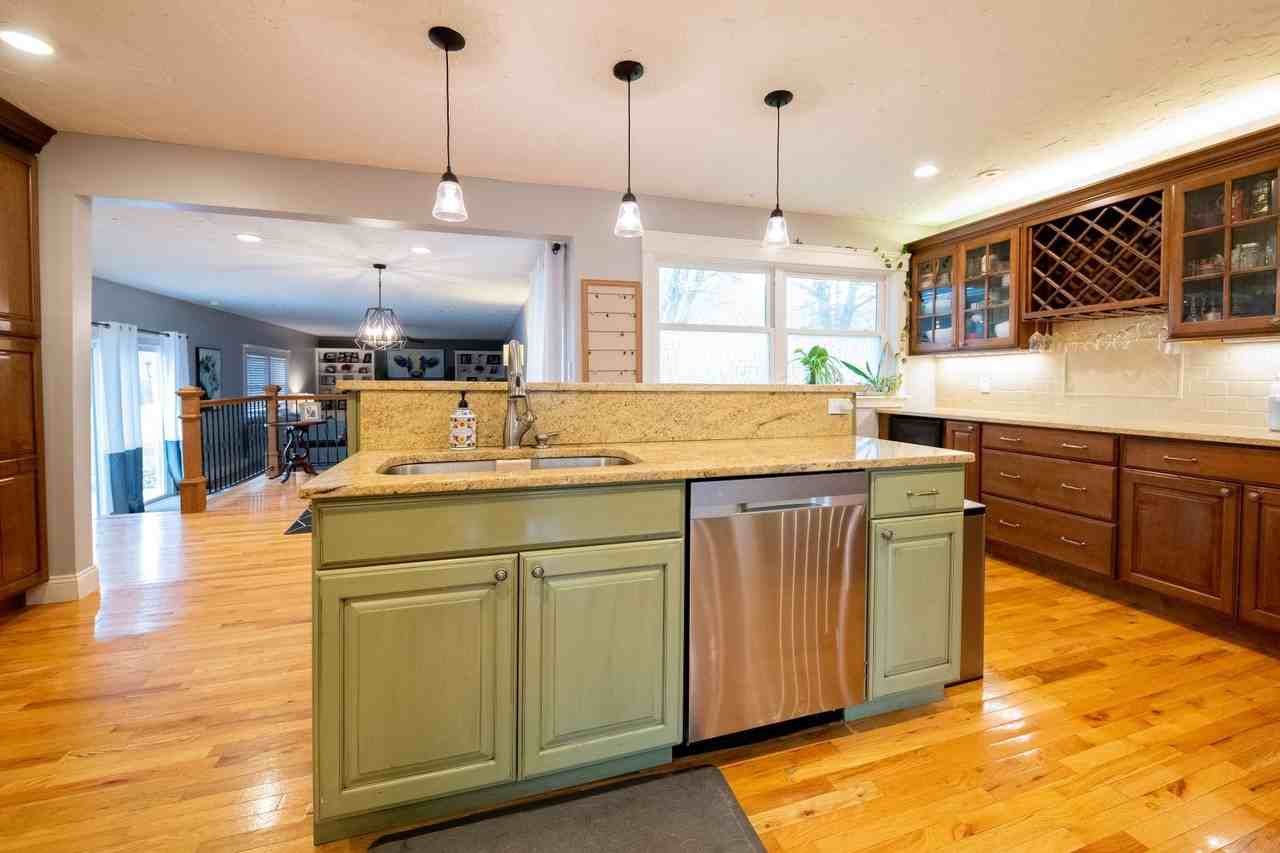 8591 Apple Hill Rd - Photo 3 of 24