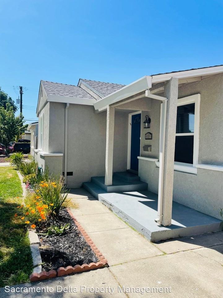 1437 Atherton St - Photo 3 of 18