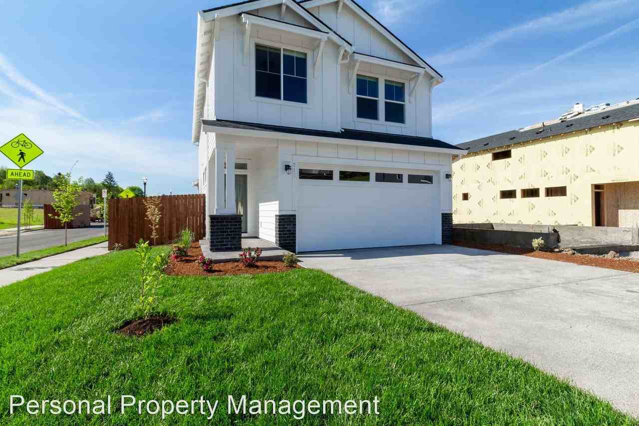 711 Nw 178th St - Photo 2 of 24