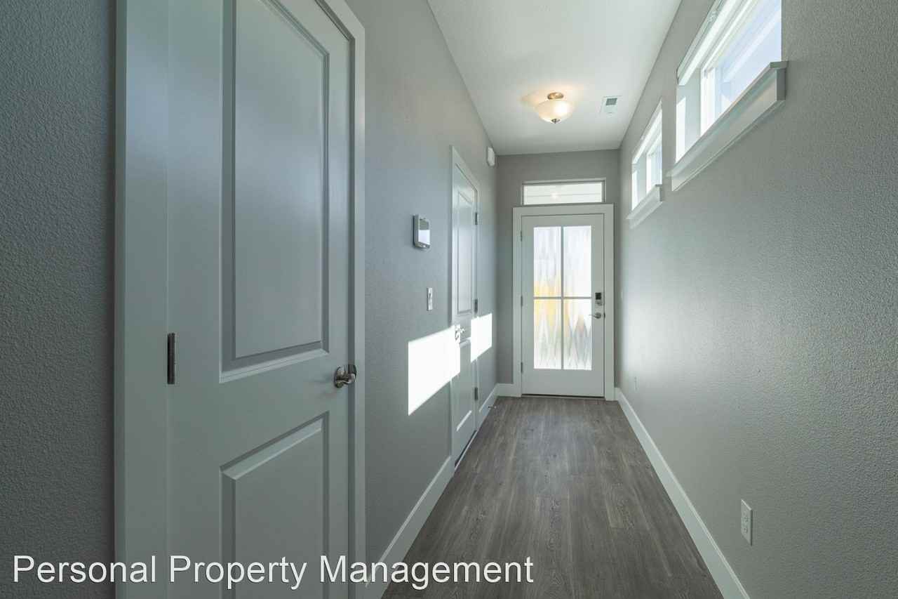 711 Nw 178th St - Photo 3 of 24