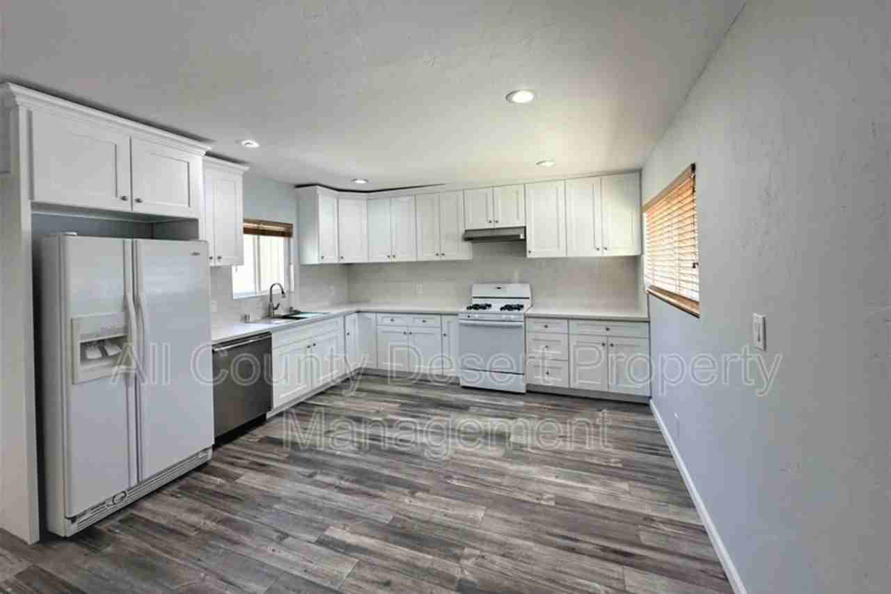 44625 Las Flores Ln - Photo 3 of 5