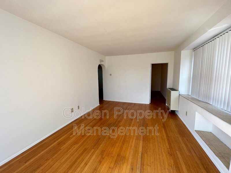 1410 Sassafras St - Photo 2 of 14