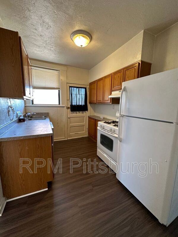 1603 Belasco Ave - Photo 2 of 11