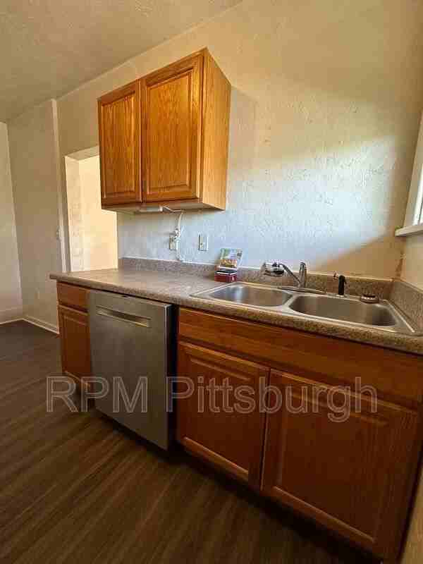 1603 Belasco Ave - Photo 3 of 11