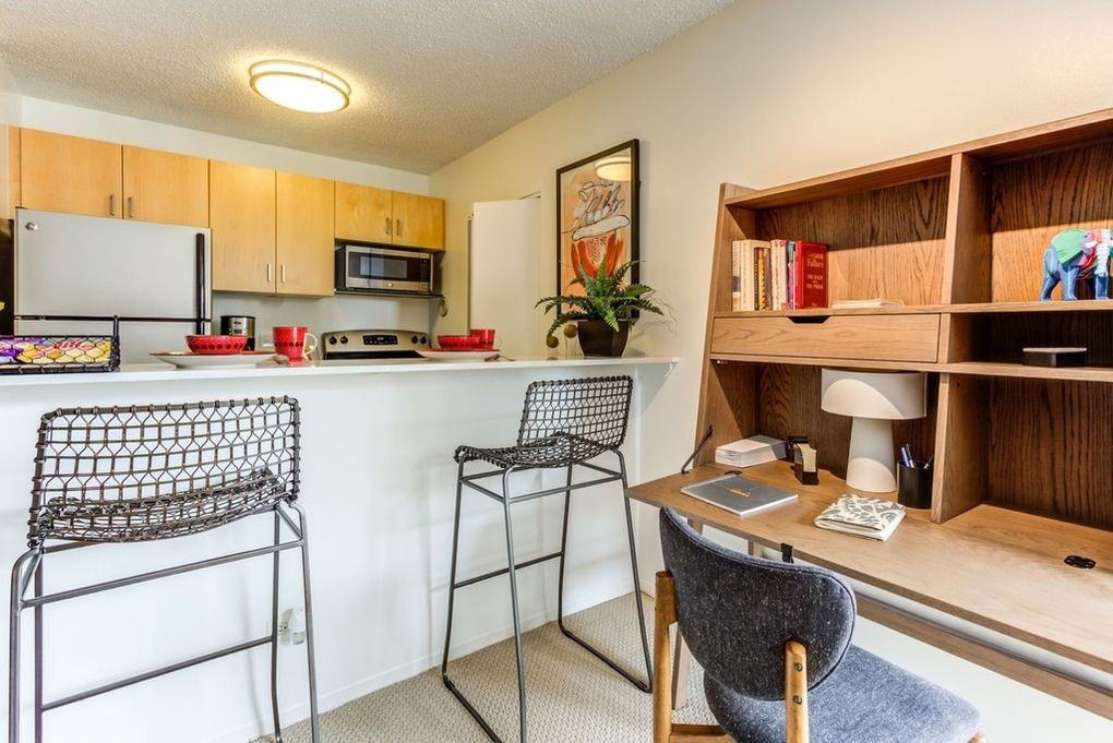 North Dearborn & Chicago #1-3108 - Photo 2 of 15