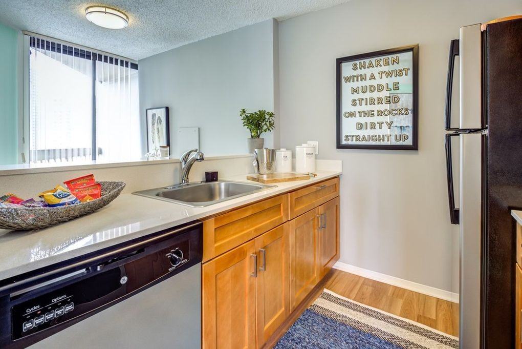 North Dearborn & Chicago #1-3108 - Photo 4 of 15