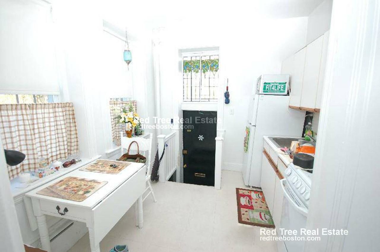 90 Chiswick Rd #0 - Photo 2 of 5