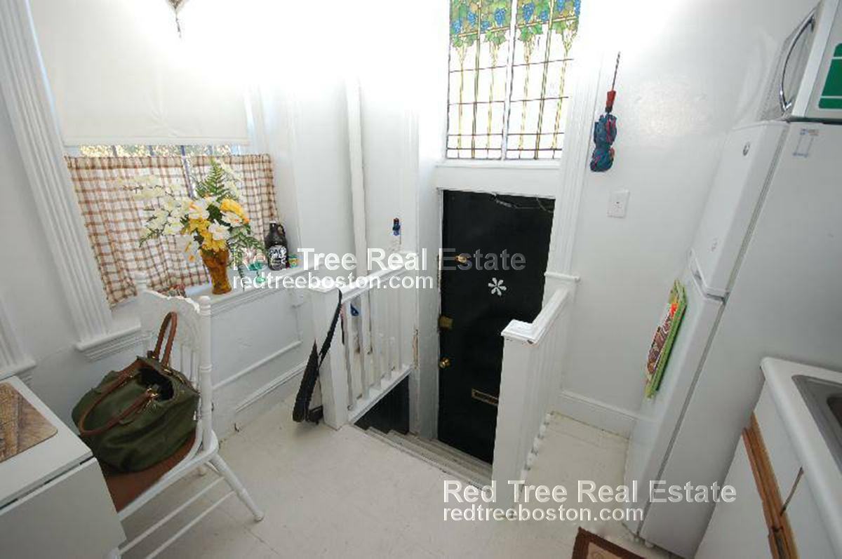 90 Chiswick Rd #0 - Photo 4 of 5