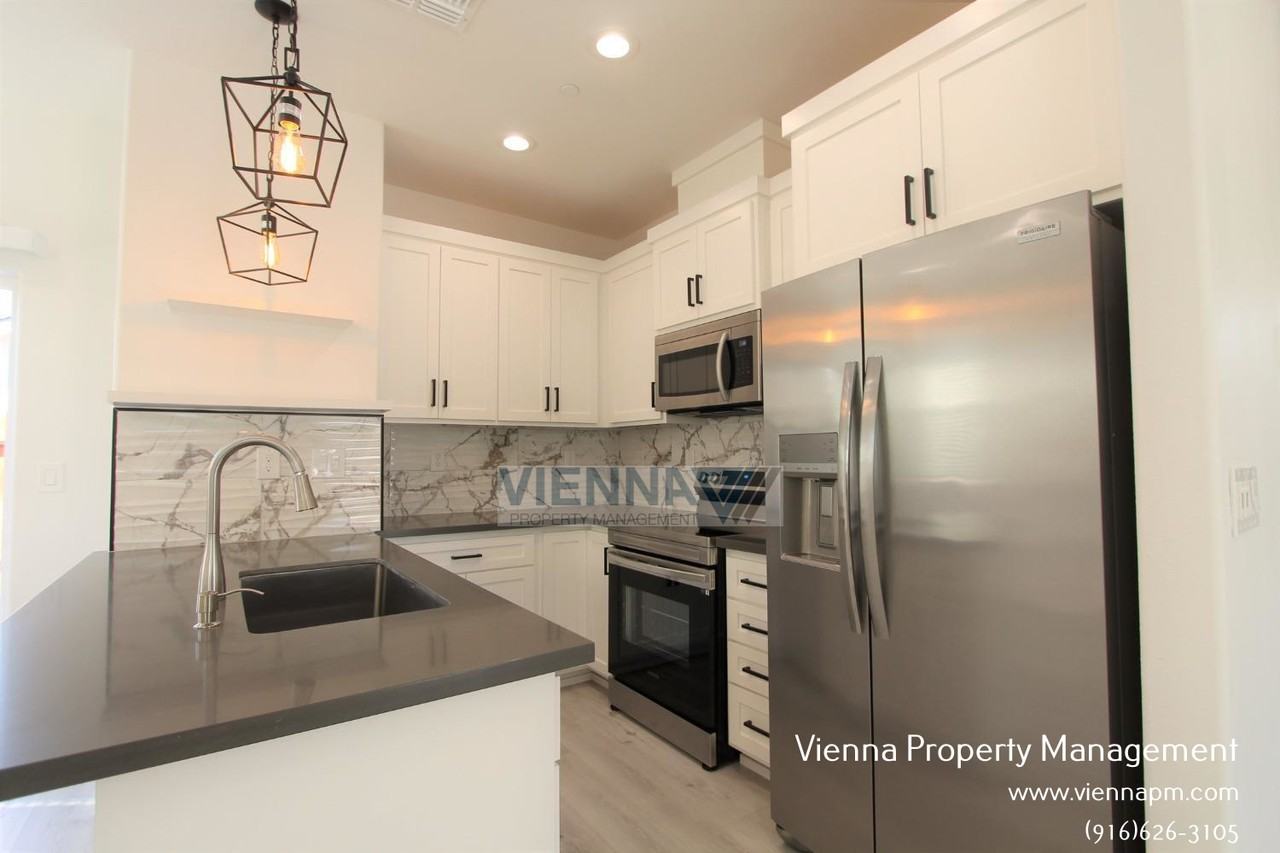 208 Manzanita Ave - Photo 6 of 10