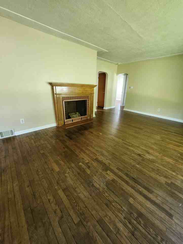 772 Hubbard St Ne - Photo 5 of 28