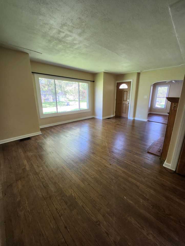 772 Hubbard St Ne - Photo 6 of 28
