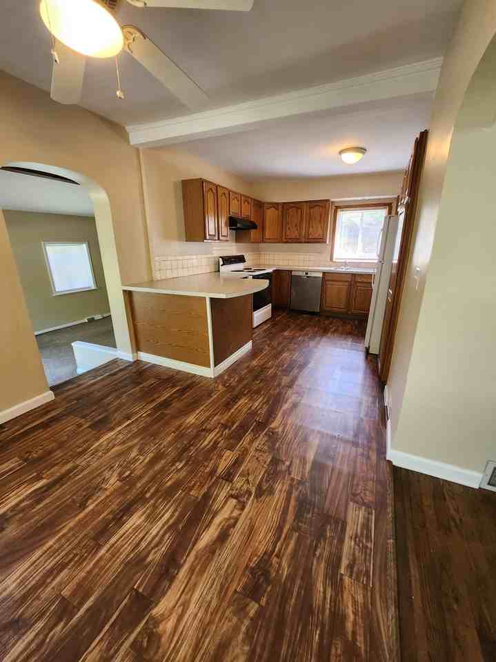 772 Hubbard St Ne - Photo 7 of 28