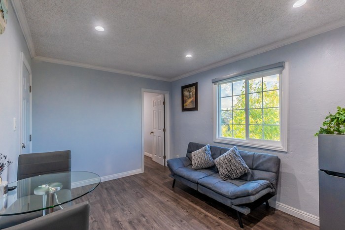 1101 S Lincoln Ave #C - Photo 3 of 38