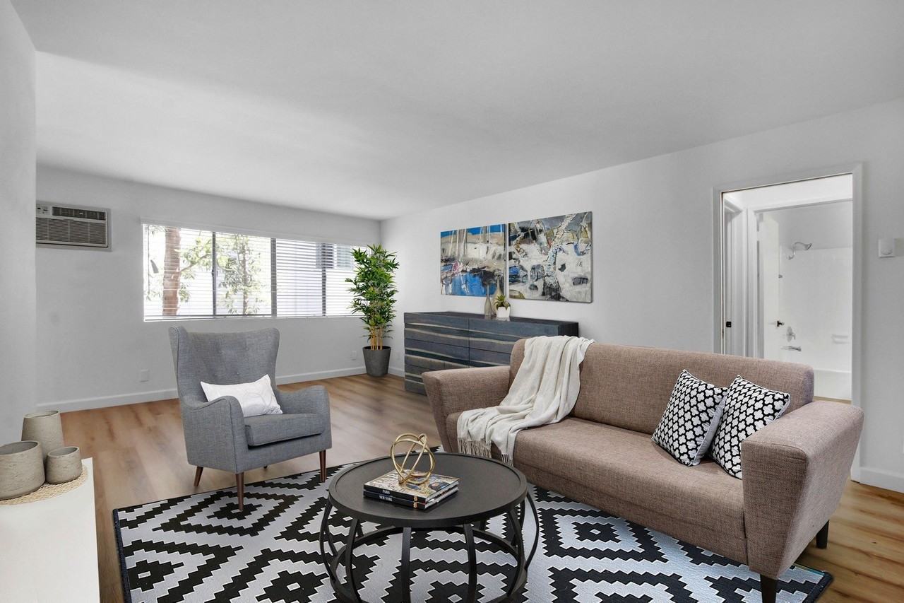 The French Quarter Cottage - Photo 5 of 19