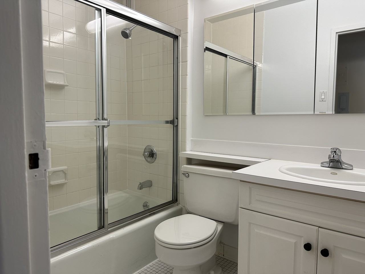 1 Astor - Photo 3 of 7