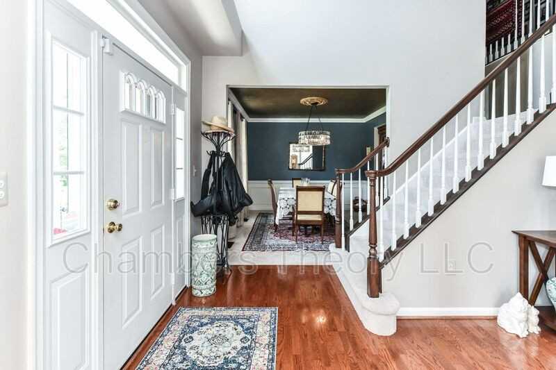 19689 Smith Cir - Photo 3 of 50