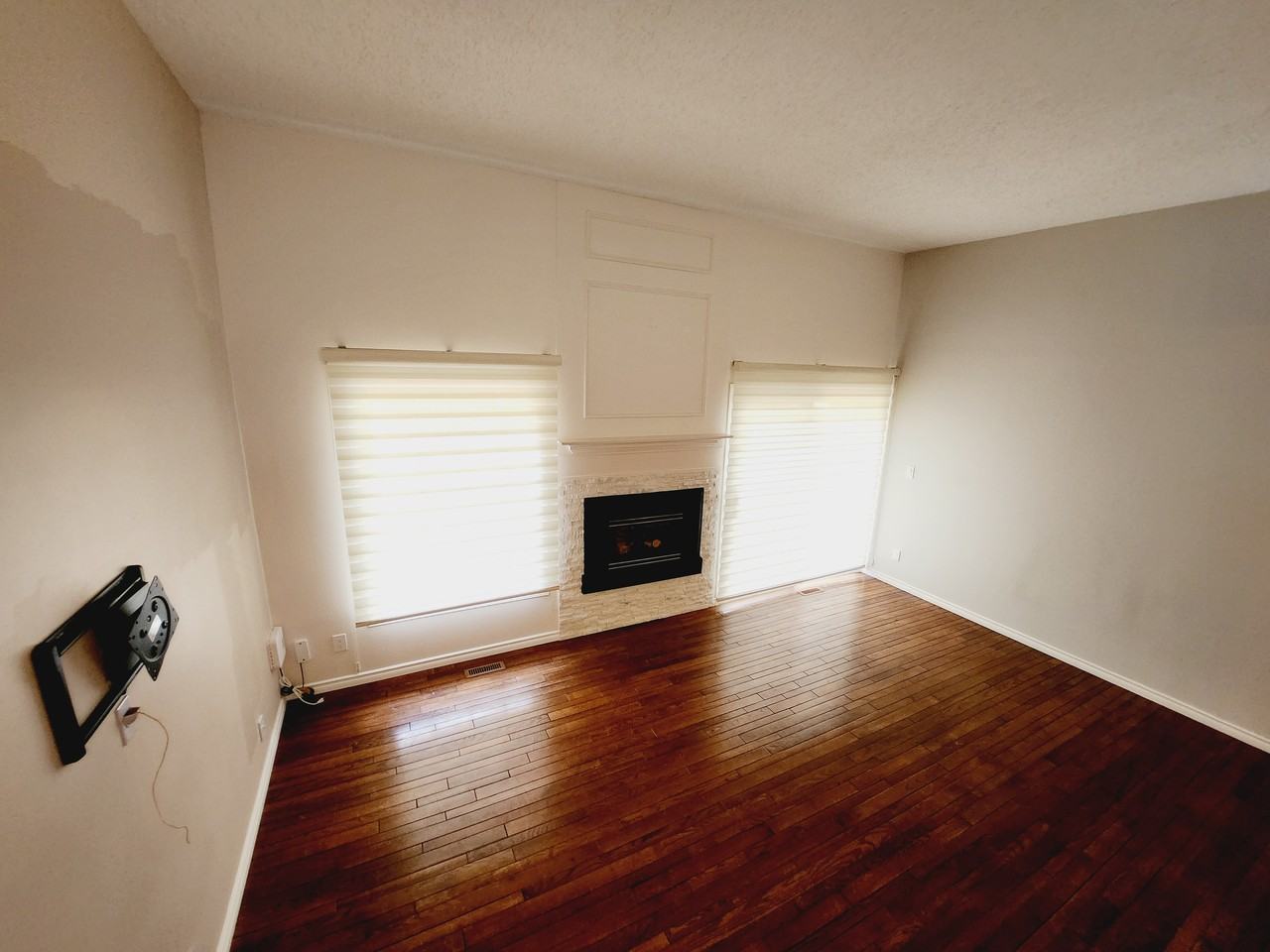 17038 67 Ave Nw - Photo 2 of 31