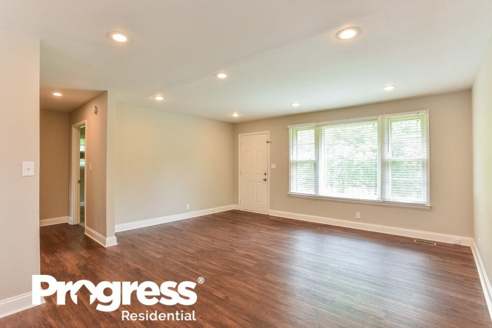 4920 Packard Dr - Photo 3 of 16