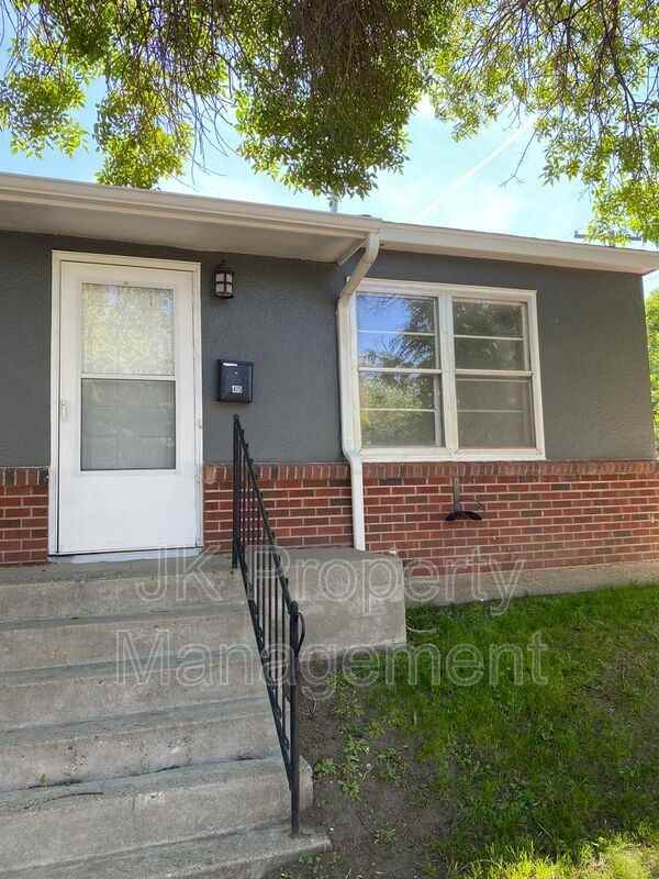 415 14th St N - Photo 2 of 11